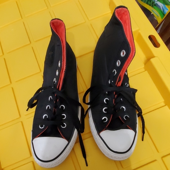 Converse - Picture 2 of 3